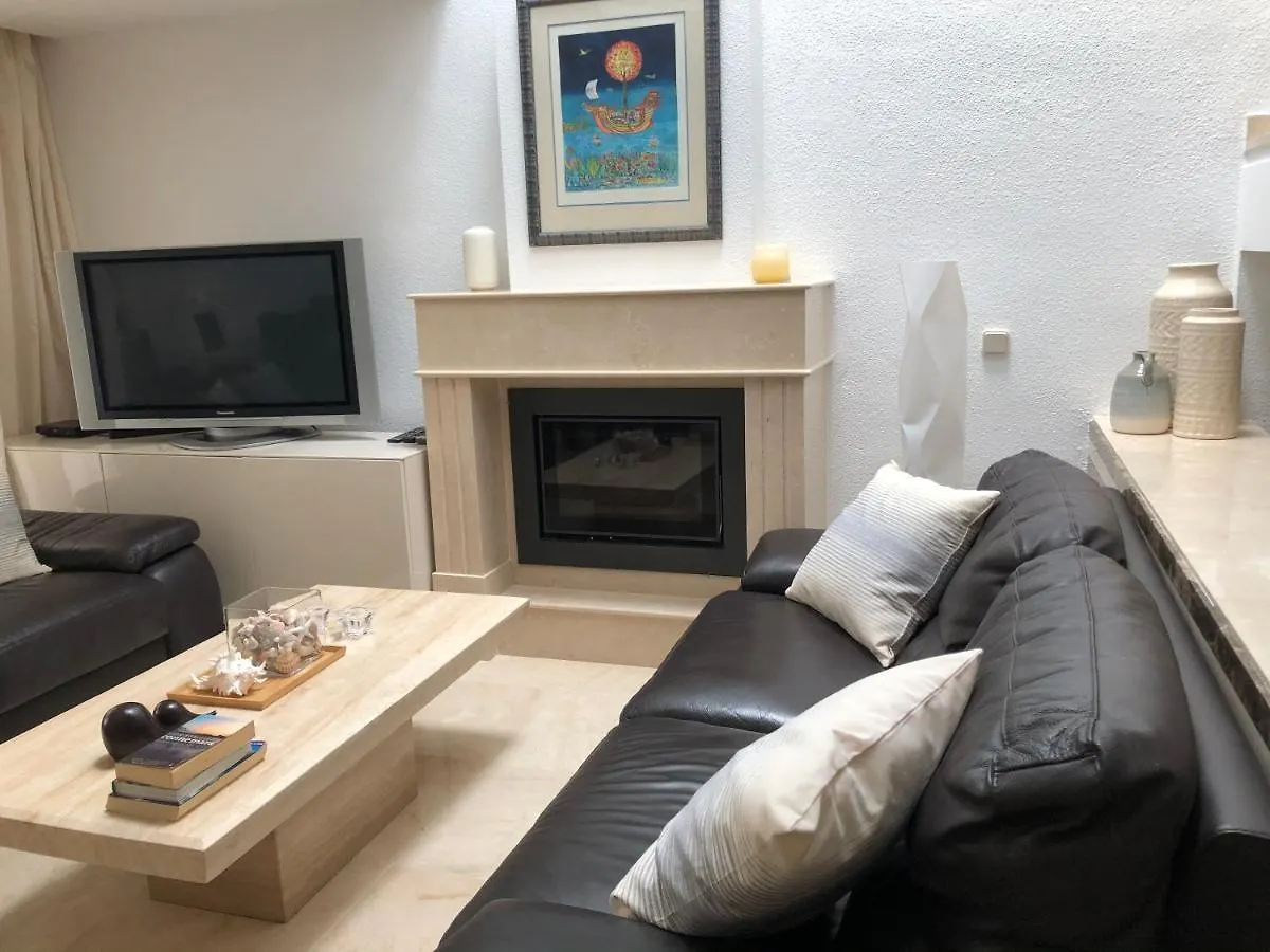 別荘 Dominion Beach House エステポナ スペイン